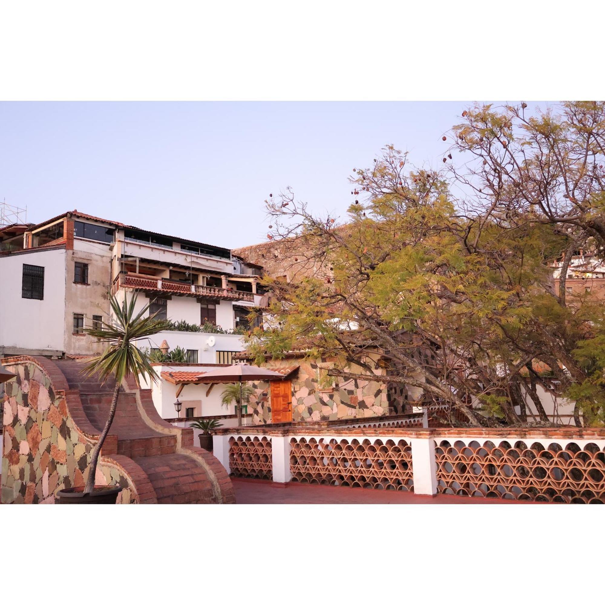 Hotel Los Arcos Taxco de Alarcon Esterno foto